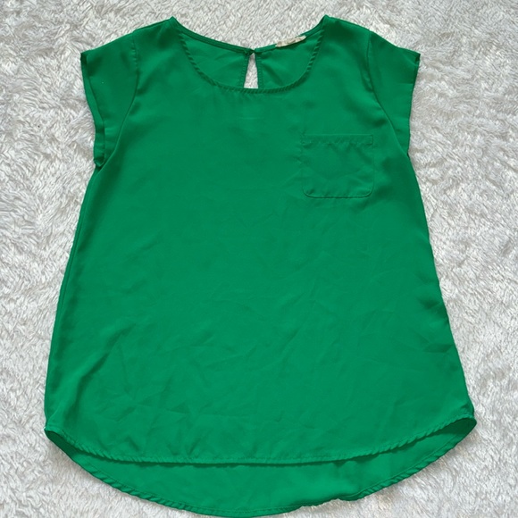 EM size S Kelly green lightweight top - Picture 1 of 2